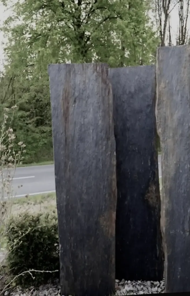 Plaques de schiste oxydé, Dessous et dessus naturel, Bords clivés , Format +- 250 x 50 cm, épaisseur +- 2-5cm